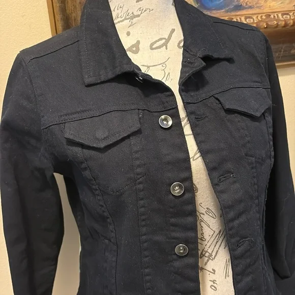 🦋Htrailz Classic soft denim with satin butterfly & floral back boutique jacket - Picture 4 of 13